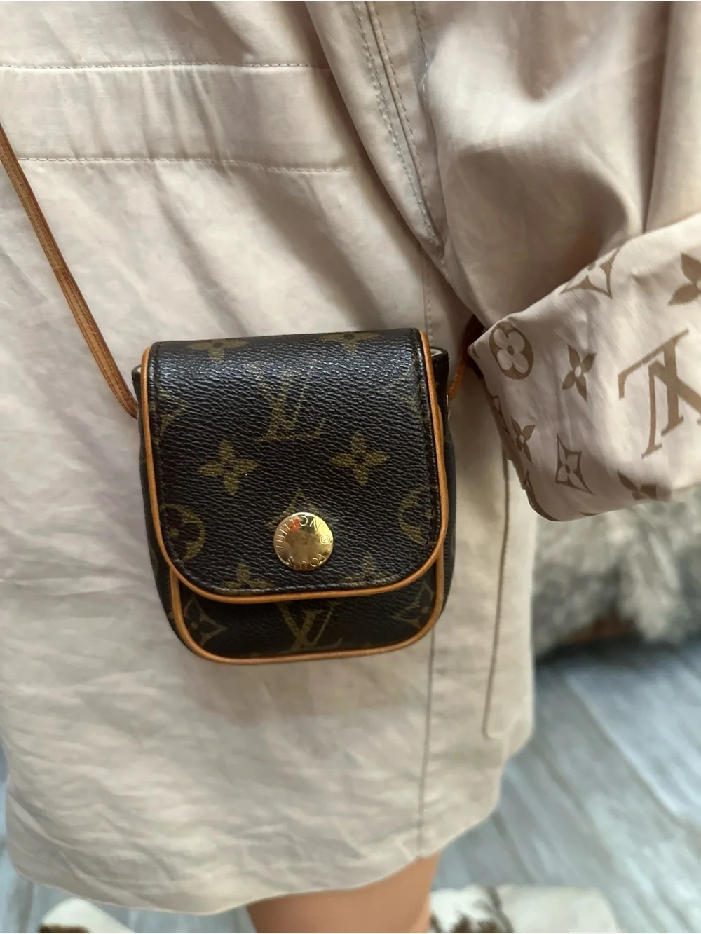 Louis Vuitton Monogram Pochette Cancun Shoulder Bag Very good condition